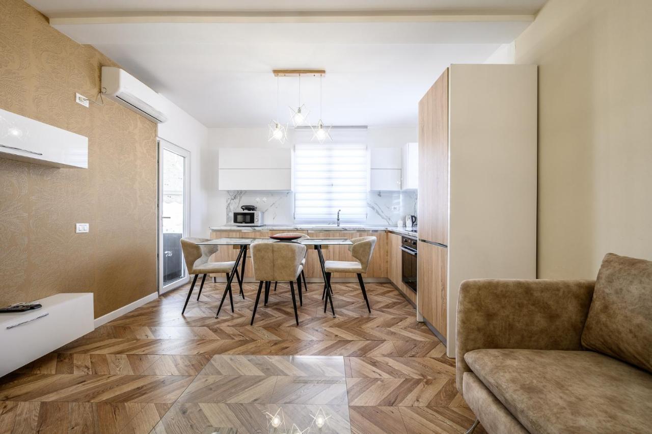 Miku Apartments-Luxury City View At Wilson Square Tiranë Eksteriør bilde